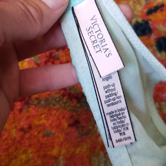 Bundle of two victorias secret lace bras - Picture 5 of 7